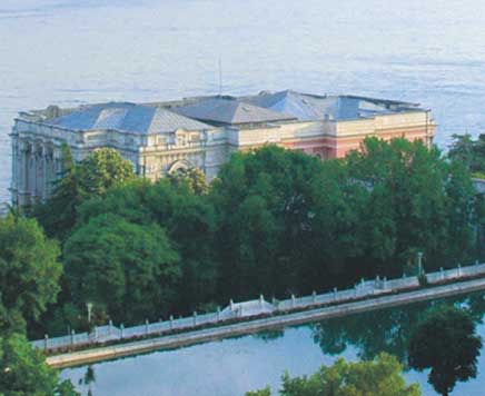 Beylerbeyi-Palace01